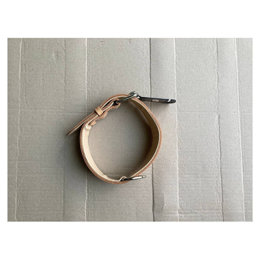 collare-in-cuoio-sagomato-con-salvapelo-beige-4x60-cm